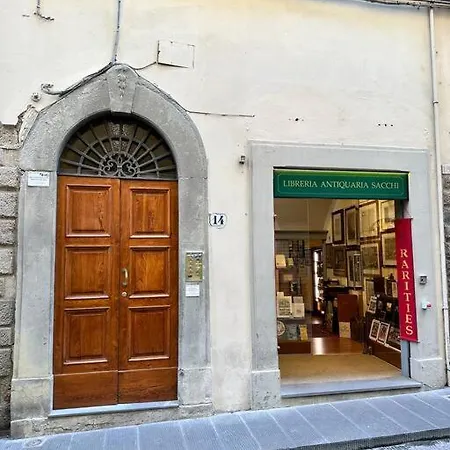 Apartment Lambe Next To Ponte Vecchio And Uffizi - Lovetheapartments *