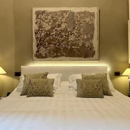 Lambe Next To Ponte Vecchio And Uffizi - Lovetheapartments *