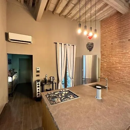 Apartment Lambe Next To Ponte Vecchio And Uffizi - Lovetheapartments Florence