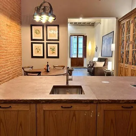 Lambe Next To Ponte Vecchio And Uffizi - Lovetheapartments * Florence