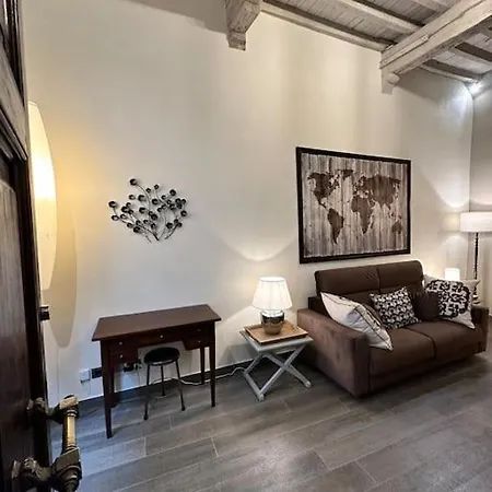 Lambe Next To Ponte Vecchio And Uffizi - Lovetheapartments Florence