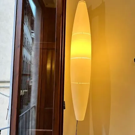 Lambe Next To Ponte Vecchio And Uffizi - Lovetheapartments Apartment Florence