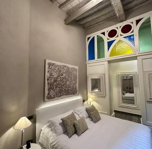 Lambe Next To Ponte Vecchio And Uffizi - Lovetheapartments Apartment *