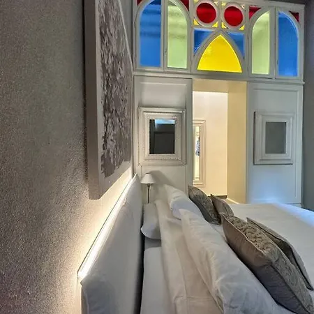 Apartment Lambe Next To Ponte Vecchio And Uffizi - Lovetheapartments